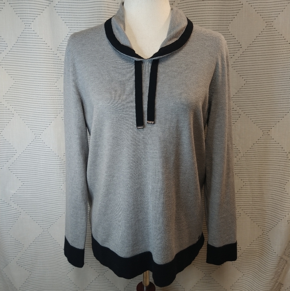 Calvin Klein Women's Grey And Black Pullover Sweater Size Medium